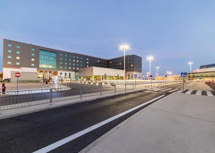 Courtyard By Marriott Warsaw Airport Hotel